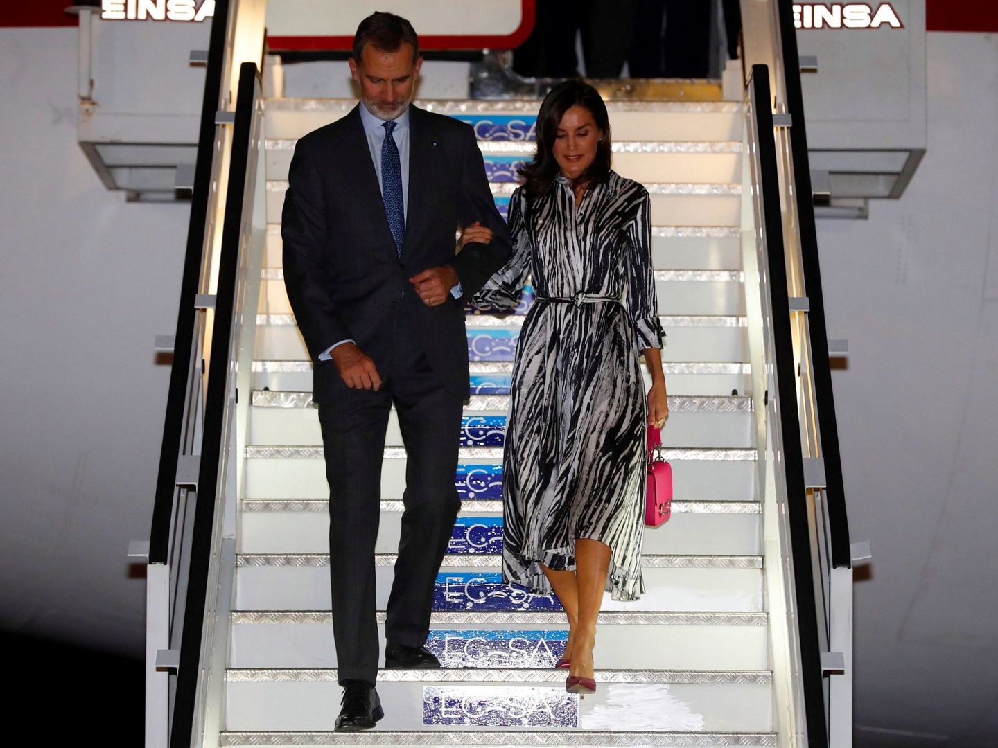 El Rey Felipe VI y la Reina Letizia a su llegada a La Habana. (EFE)