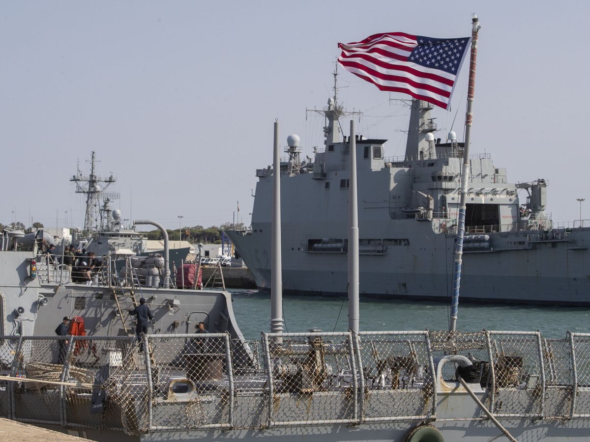 Foto: Destructores estadounidenses en la base naval de Rota. (EFE/Román Ríos)