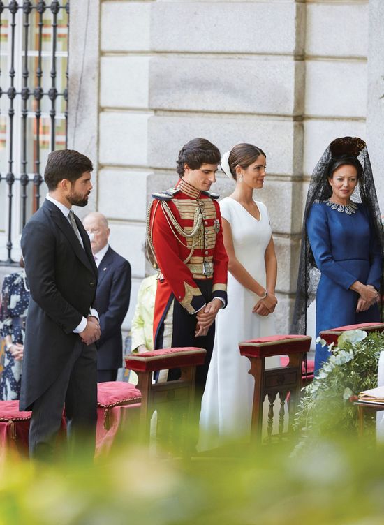 Los duques de Huéscar, el día de su boda junto a Matilde Solís y Fernando Palazuelo Barroso, hermano de la novia. (EFE)