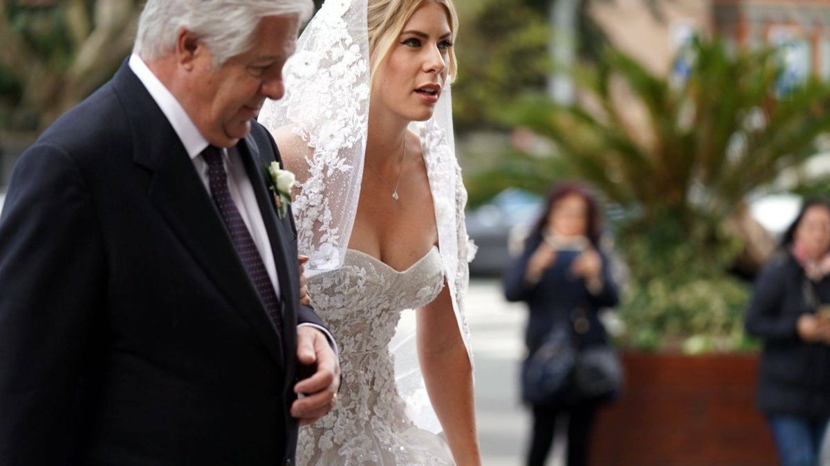 Exuberante y con todo lujo de detalles, el vestido de boda de la novia de Jon Rahm