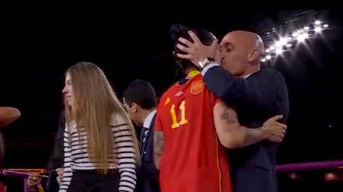 El desagradable beso de Rubiales a Hermoso que empaña la victoria española entre críticas internacionales