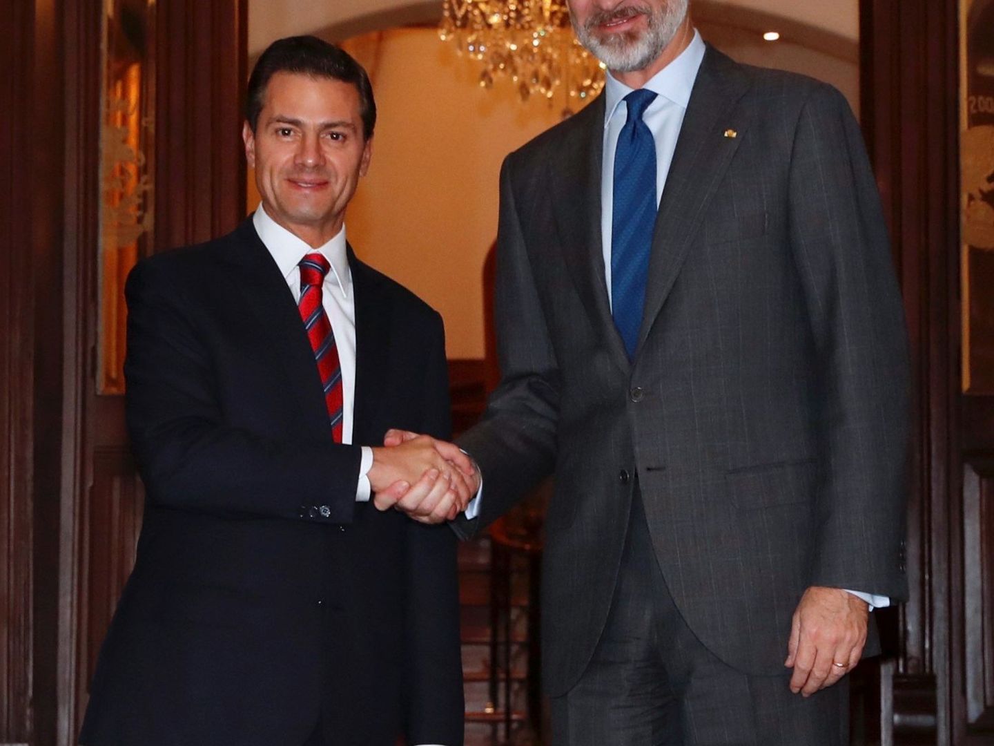 Enrique Peña Nieto recibe a Felipe VI en Los Pinos. (EFE)