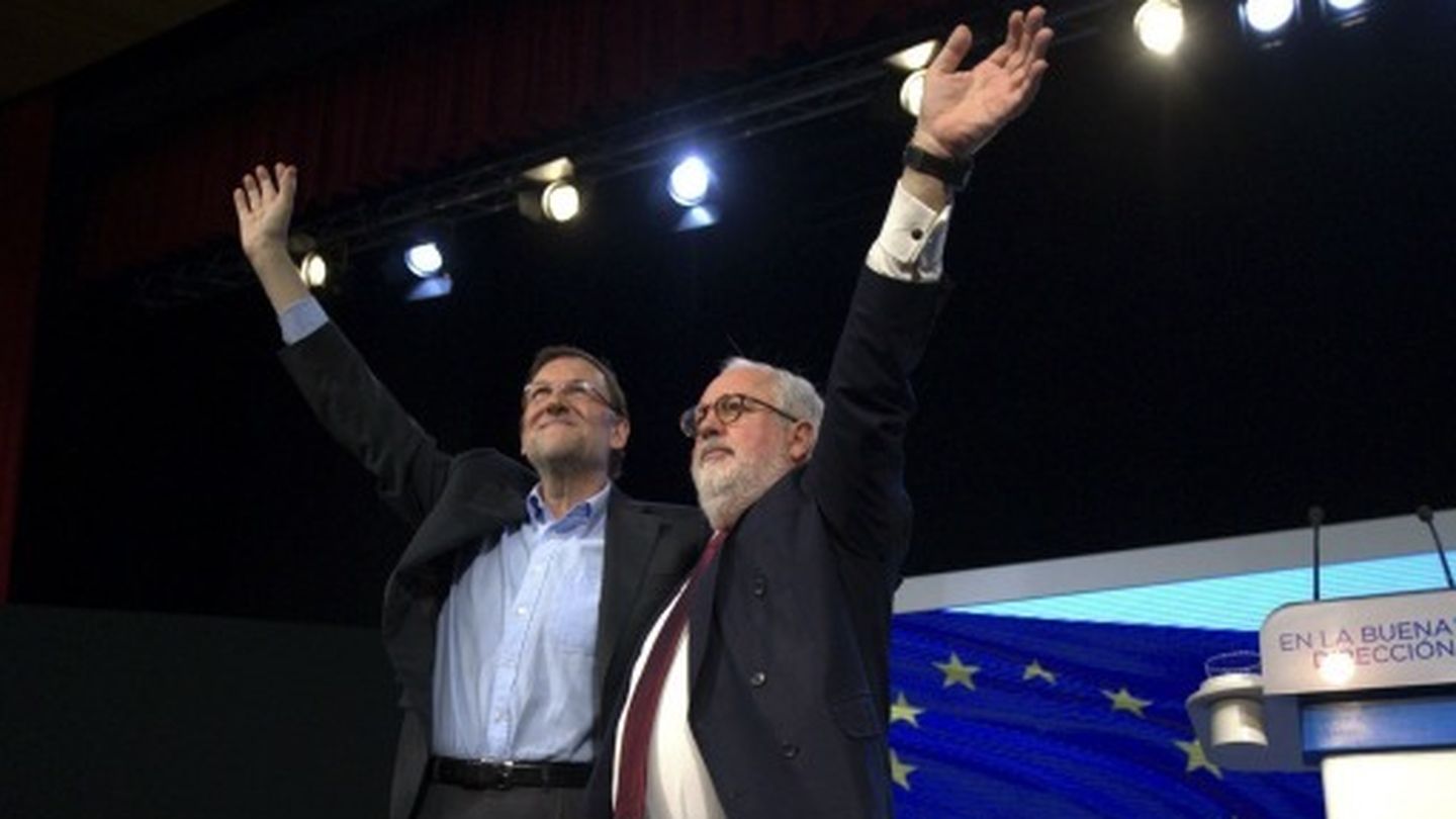 Mariano Rajoy y Miguel Arias Cañete. (Efe)