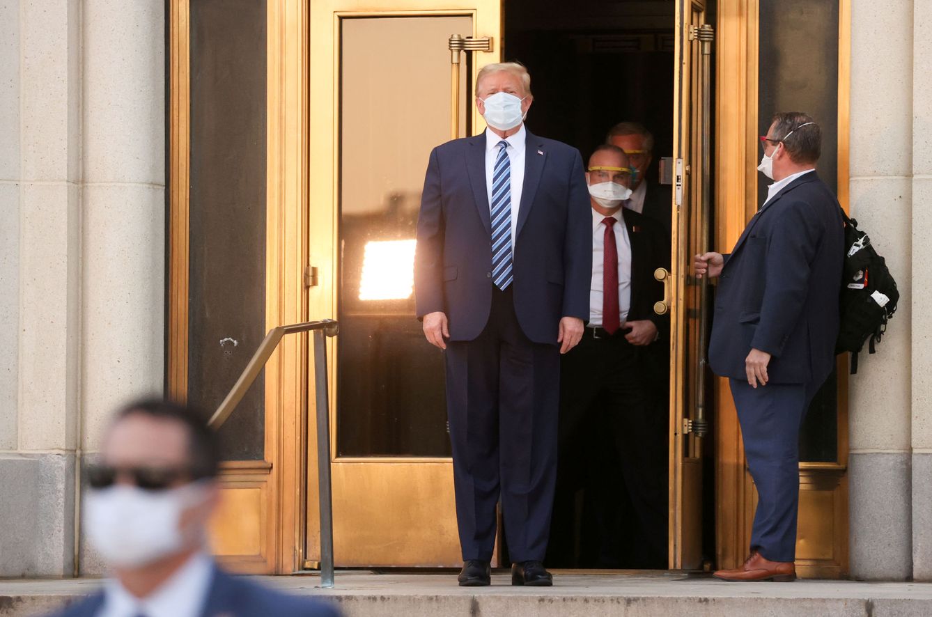 El presidente de EEUU, a su salida del hospital. (Reuters)
