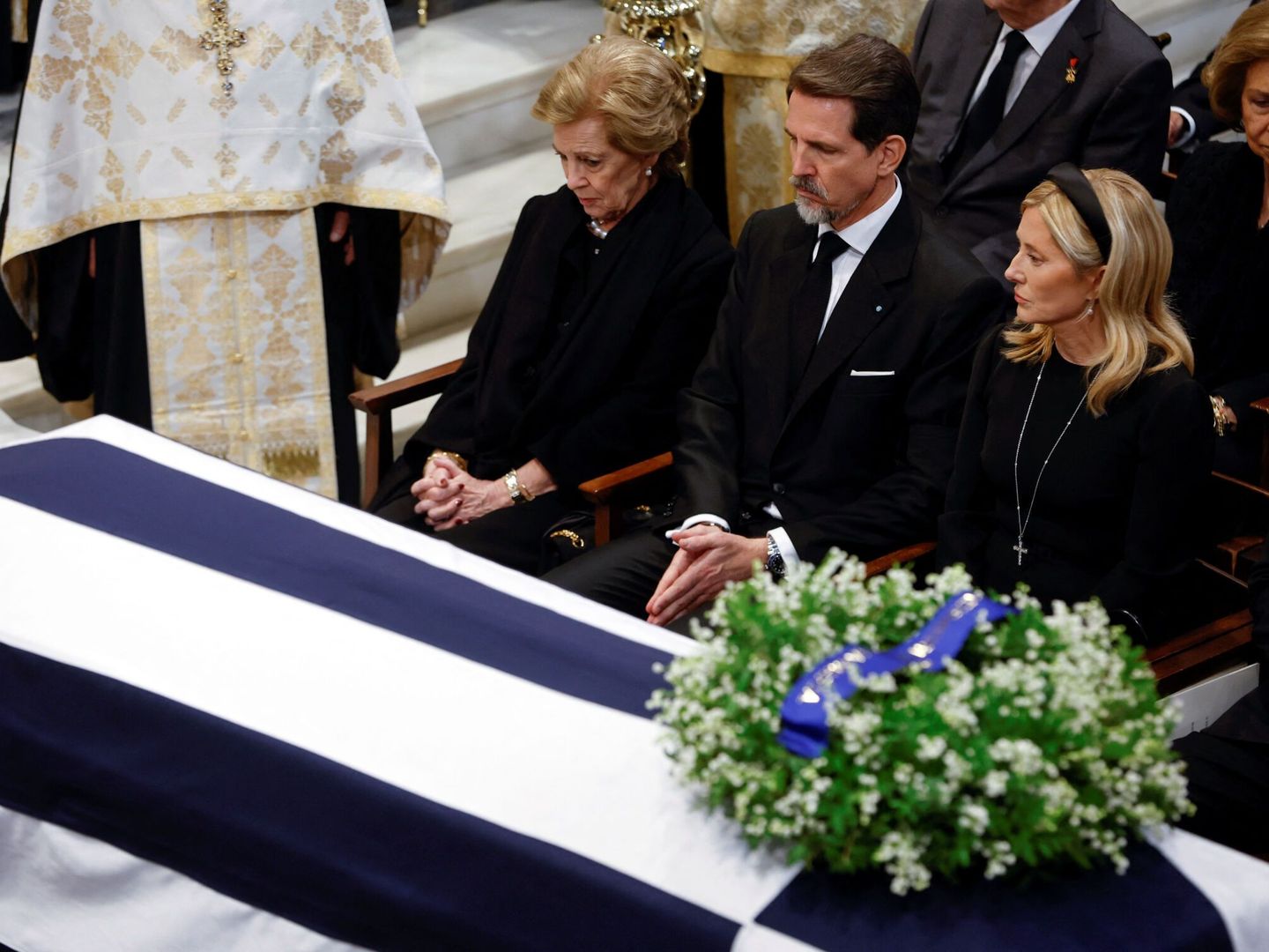 Ana María, Pablo y Marie-Chantal, en el funeral de Constantino. (Reuters)