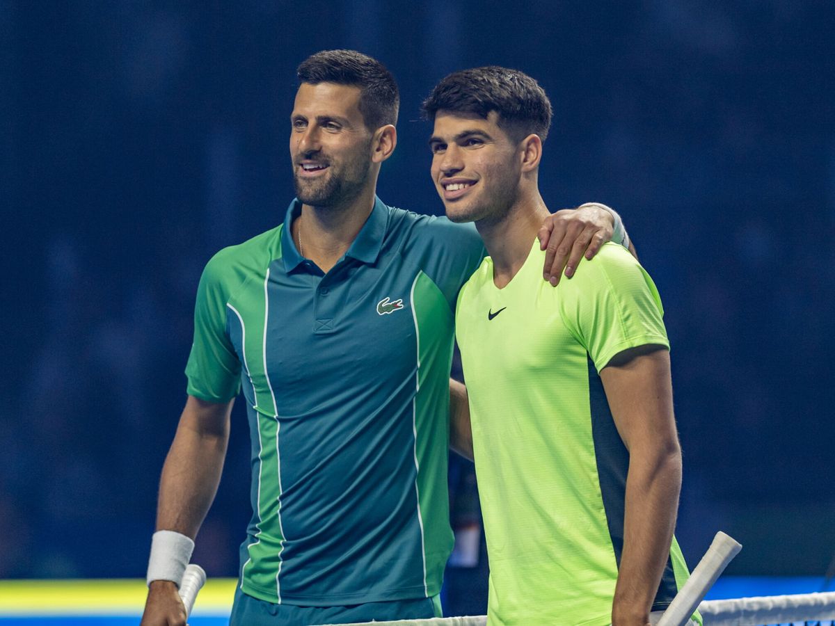 Foto: Novak Djokovic y Carlos Alcaraz, en Riad. (EFE/EPA STR)