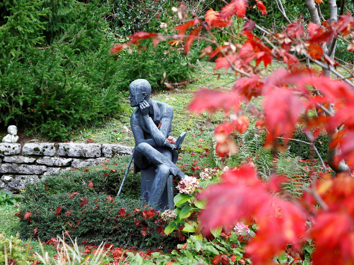Estatua del escritor en el cementerio de Fluntern, Suiza. (Reuters)