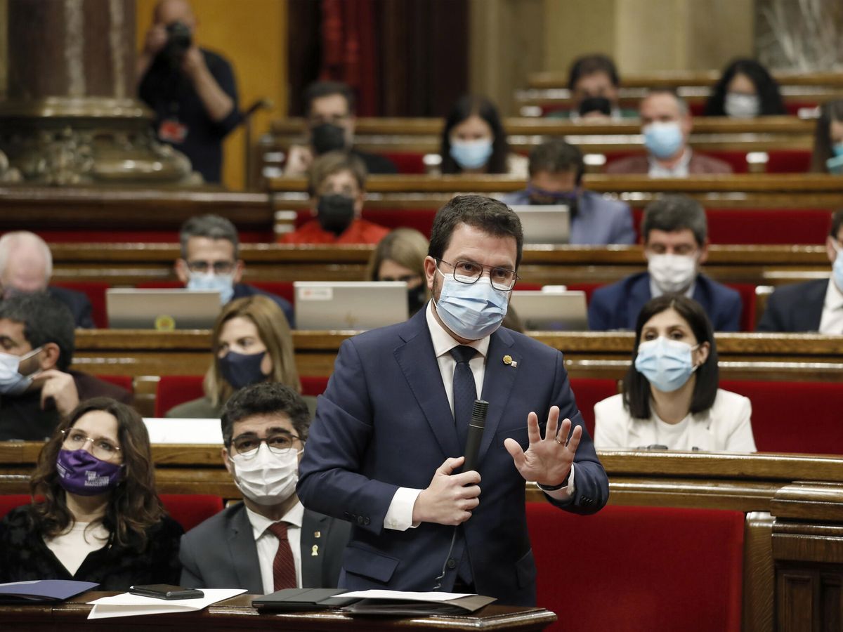 Foto: El presidente de la Generalitat, Pere Aragonès, en una sesión de control al Govern. (EFE/Andreu Dalmau)