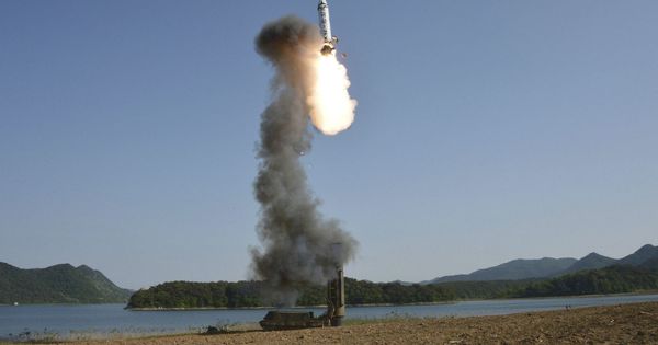 Foto: Vista del lanzamiento de un misil balístico de Corea del Norte el pasado mayo. (EFE)
