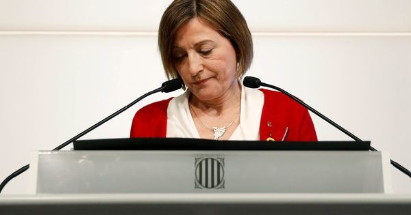 Foto: La presidenta del Parlament, Carme Forcadell, durante la rueda de prensa que ah ofrecido este jueves. (Efe) 