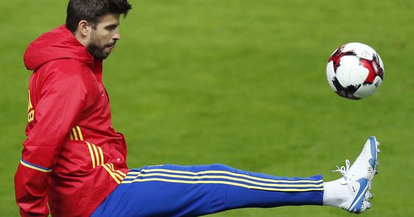 Foto: Piqué, en un entrenamiento con la Selección. (Reuters)