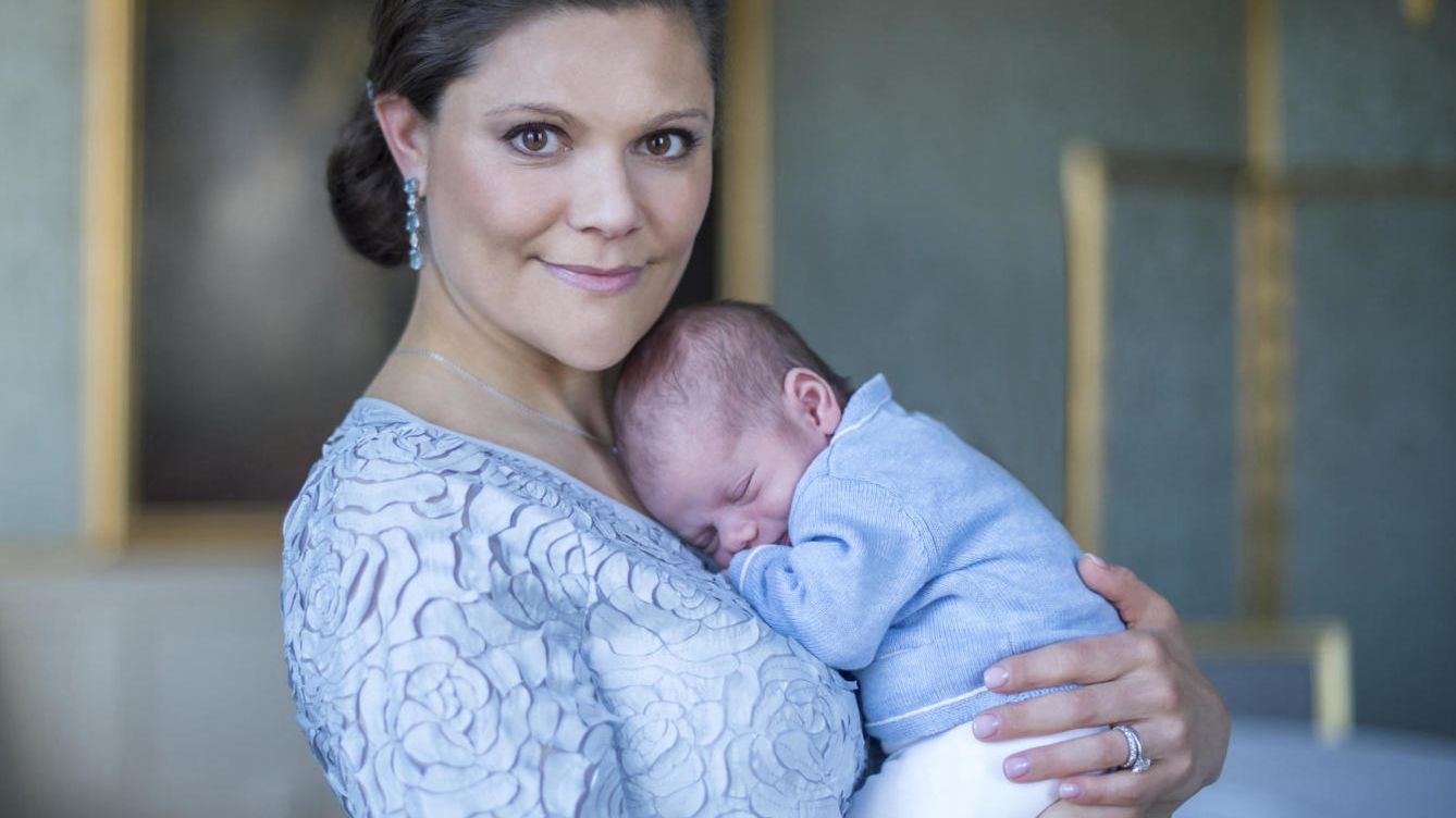 Foto: Victoria de Suecia junto a su hijo Oscar (Gtres)