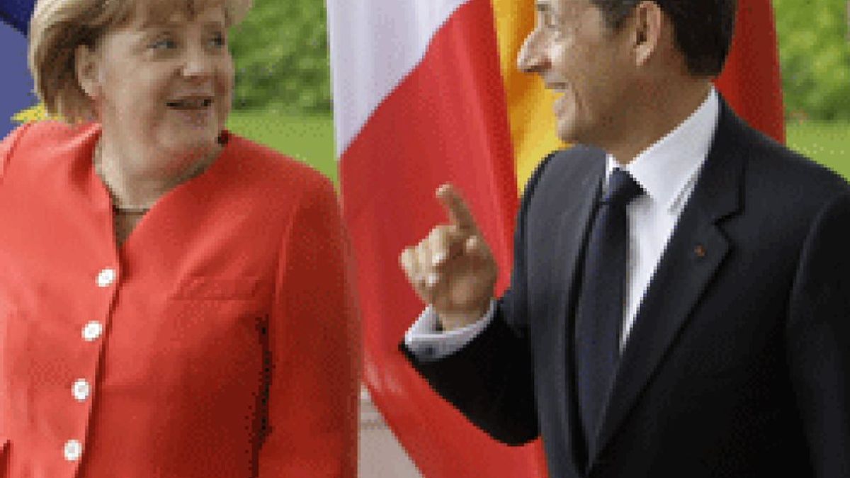 Merkel y Sarkozy acuerdan la participación voluntaria de los acreedores privados en la crisis griega