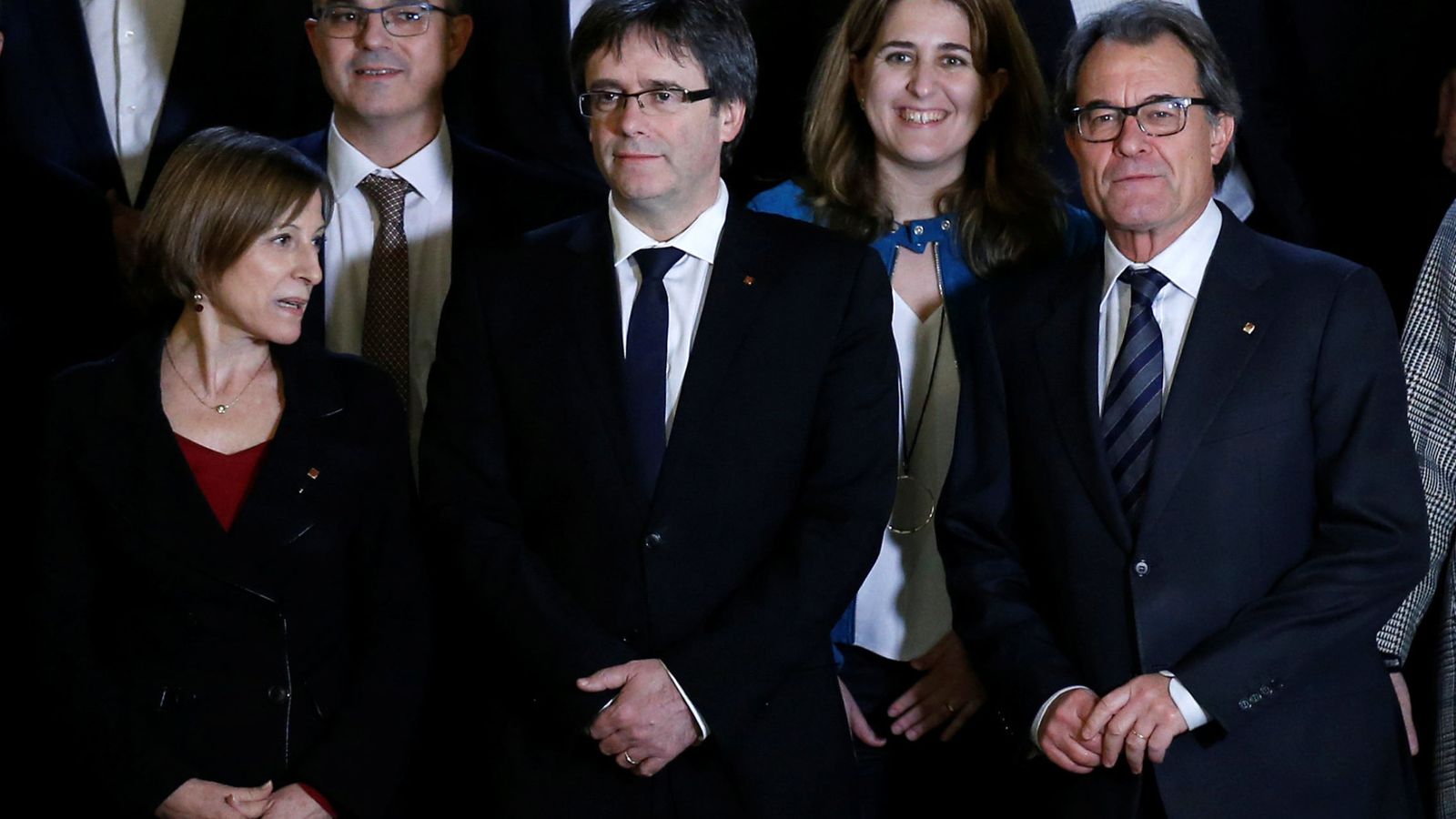 Foto: El presidente de la Generalitat, Carles Puigdemont, a su llegada a la Cumbre del Referéndum. (Reuters)