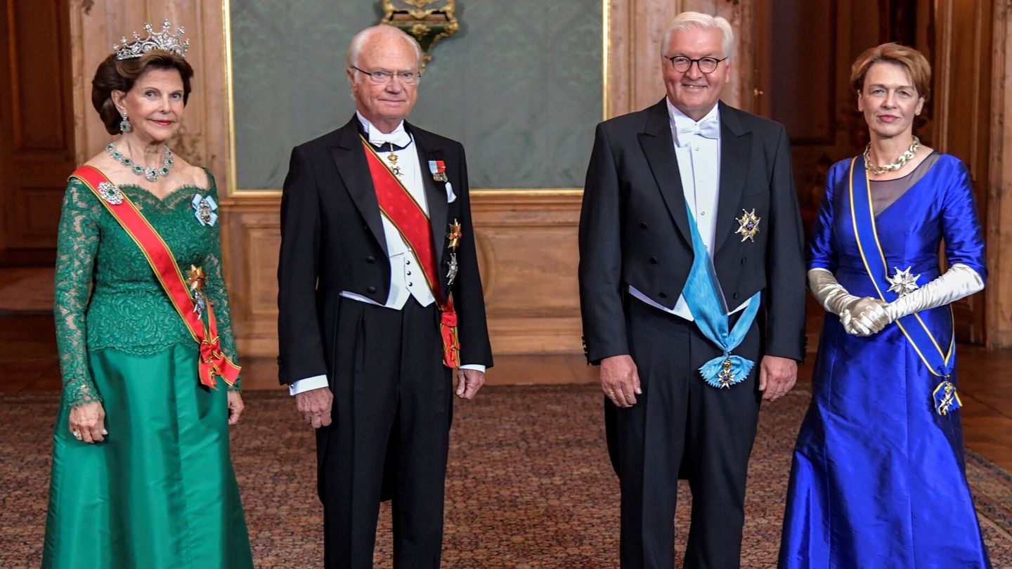 Los reyes suecos, en la cena de gala ofrecida a Alemania. (Reuters)