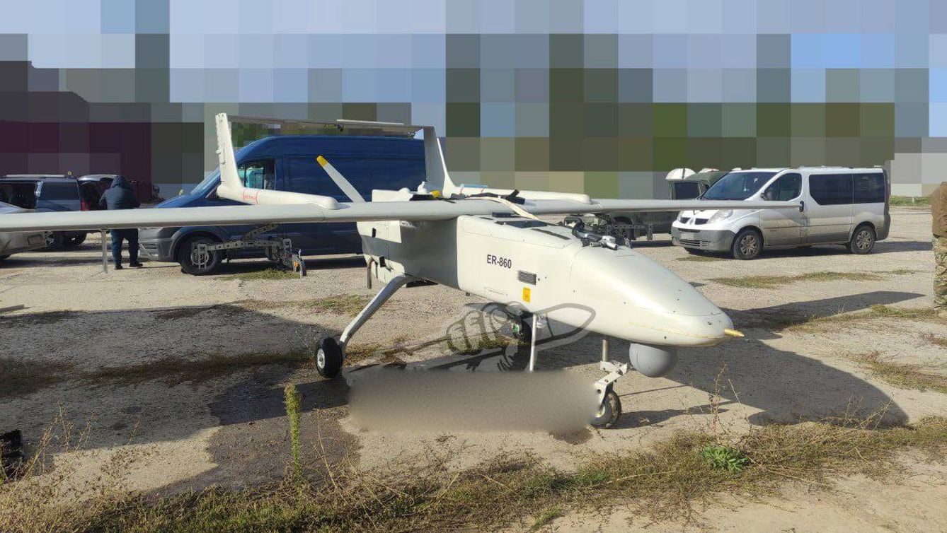 El dron Mohaher-6 iraní capturado en terreno ucraniano. 
