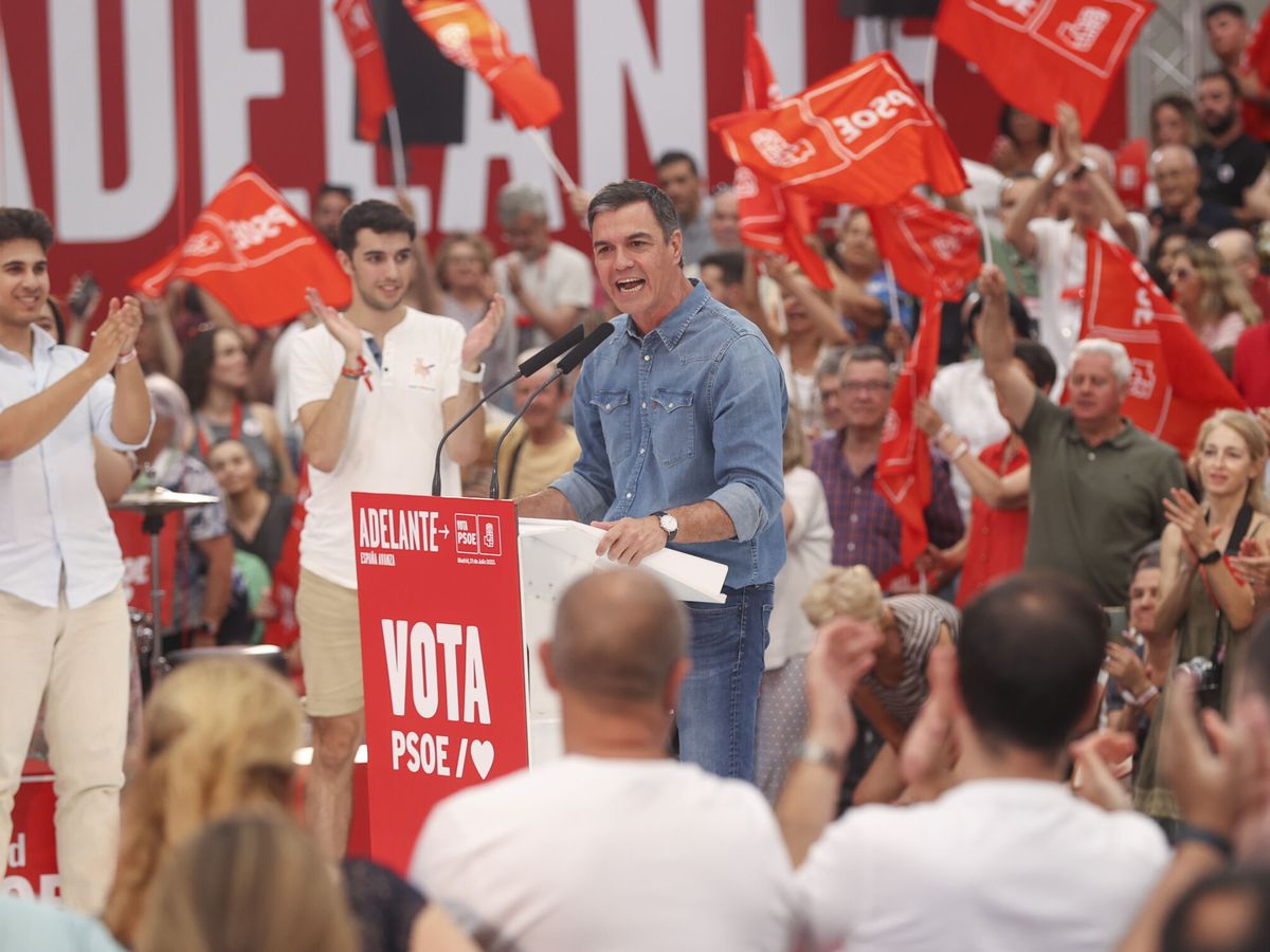 Foto: El candidato a la presidencia del Gobierno, Pedro Sánchez, durante el acto de cierre de campaña que los socialistas celebran hoy viernes en la localidad madrileña de Getafe. (EFE/Kiko Huesca)