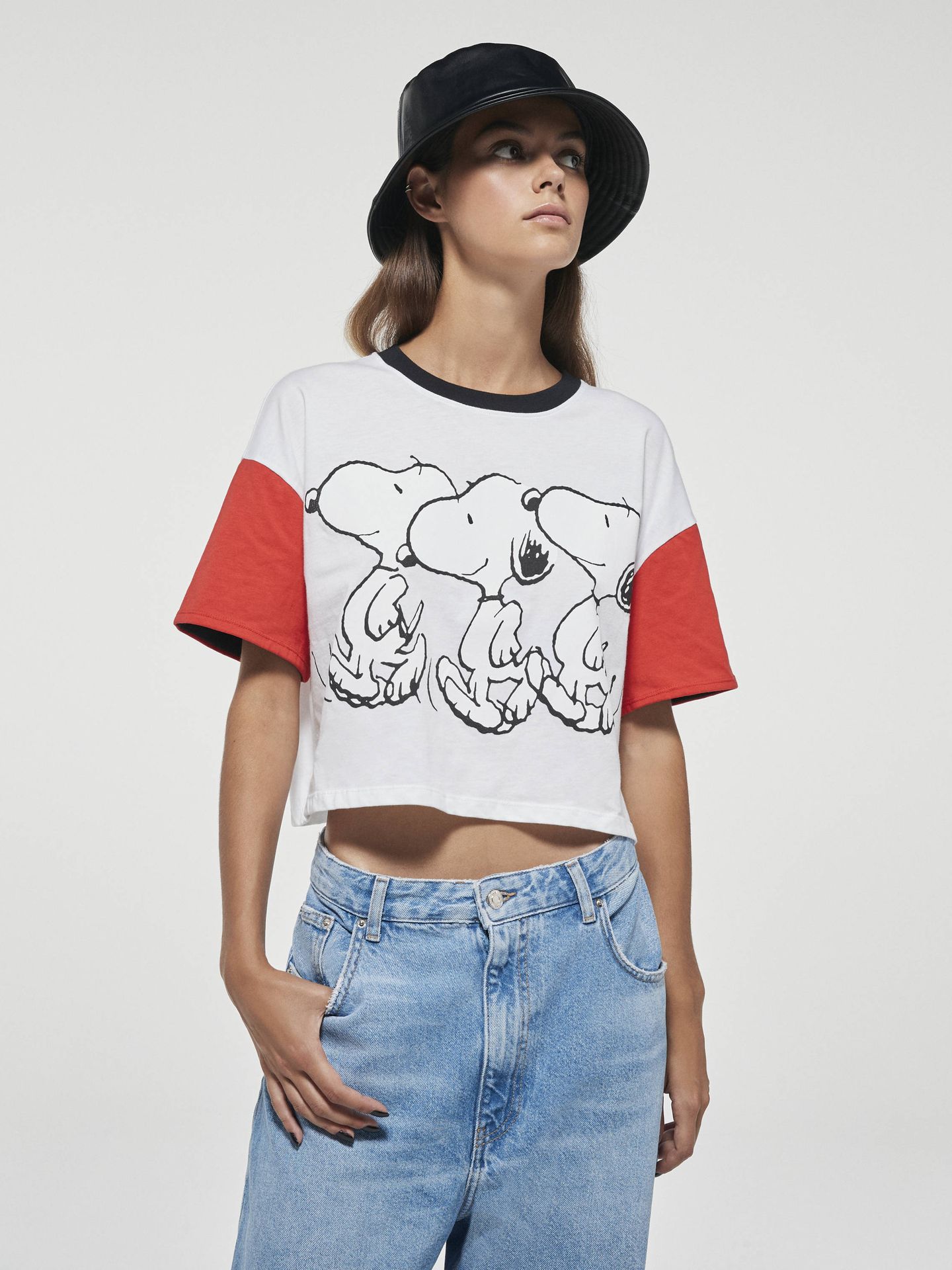 Una de las prendas de la colección de Snoopy x Bershka. (Cortesía)