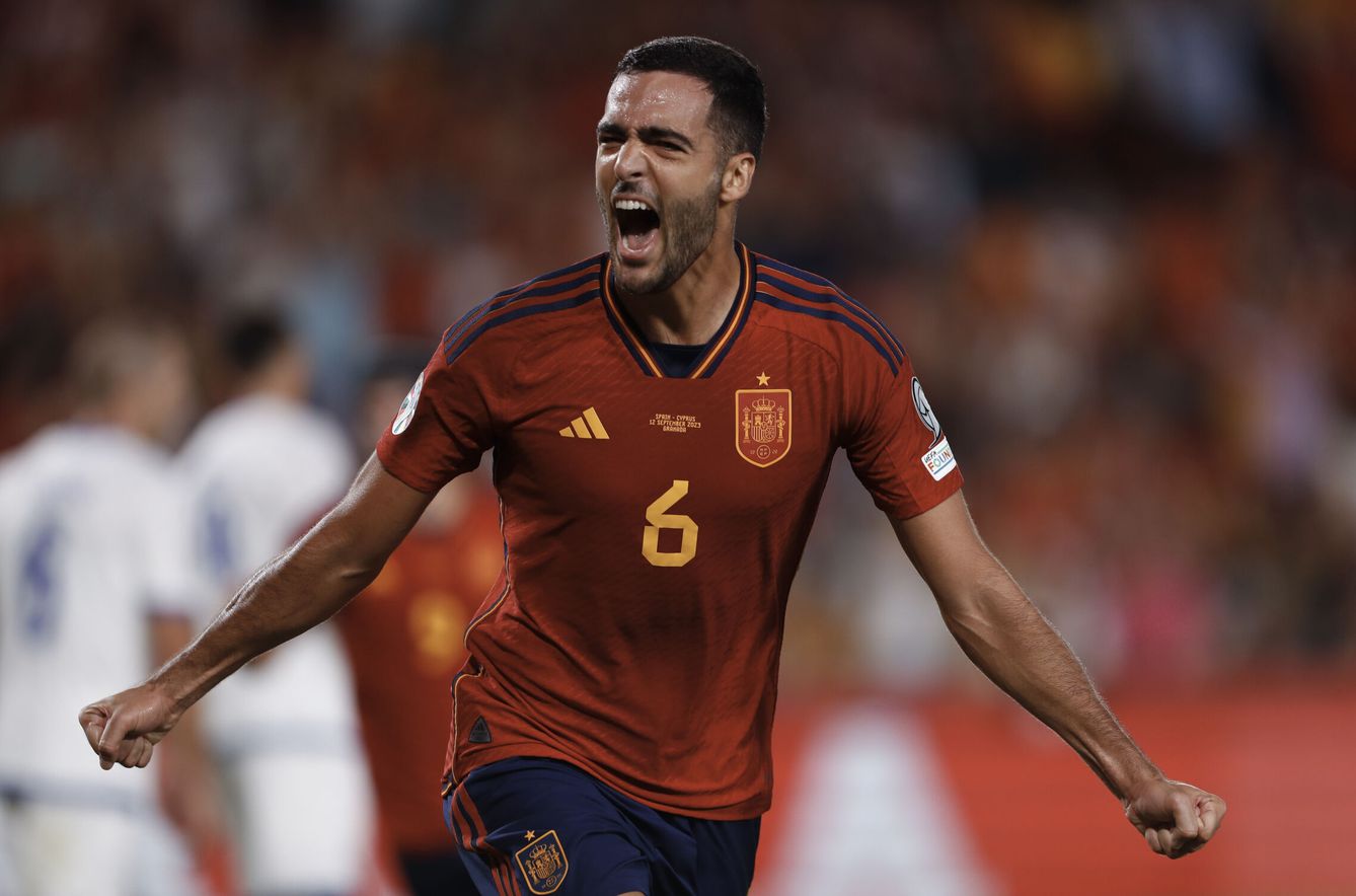 Mikel Merino celebra el segundo gol de España ante Chipre. (EFE/Jorge Zapata) 