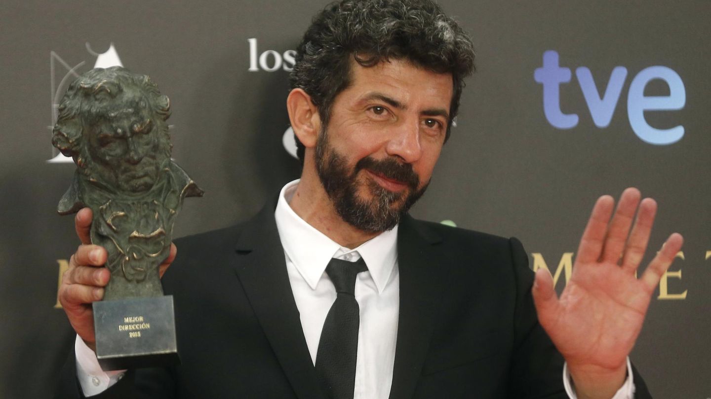 Alberto Rodríguez, con el Goya a la mejor dirección por 'La isla mínima' en 2015.  (Reuters/Javier Barbancho)