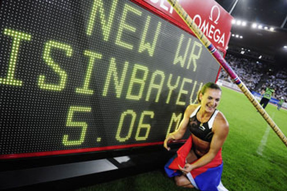 Foto: Isinbáyeva se redime con otro récord del mundo; Bolt vence apurado