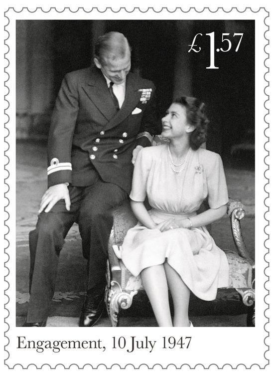 Isabel II y el duque de Edimburgo en uno de los sellos conmemorativos. (Gtres)