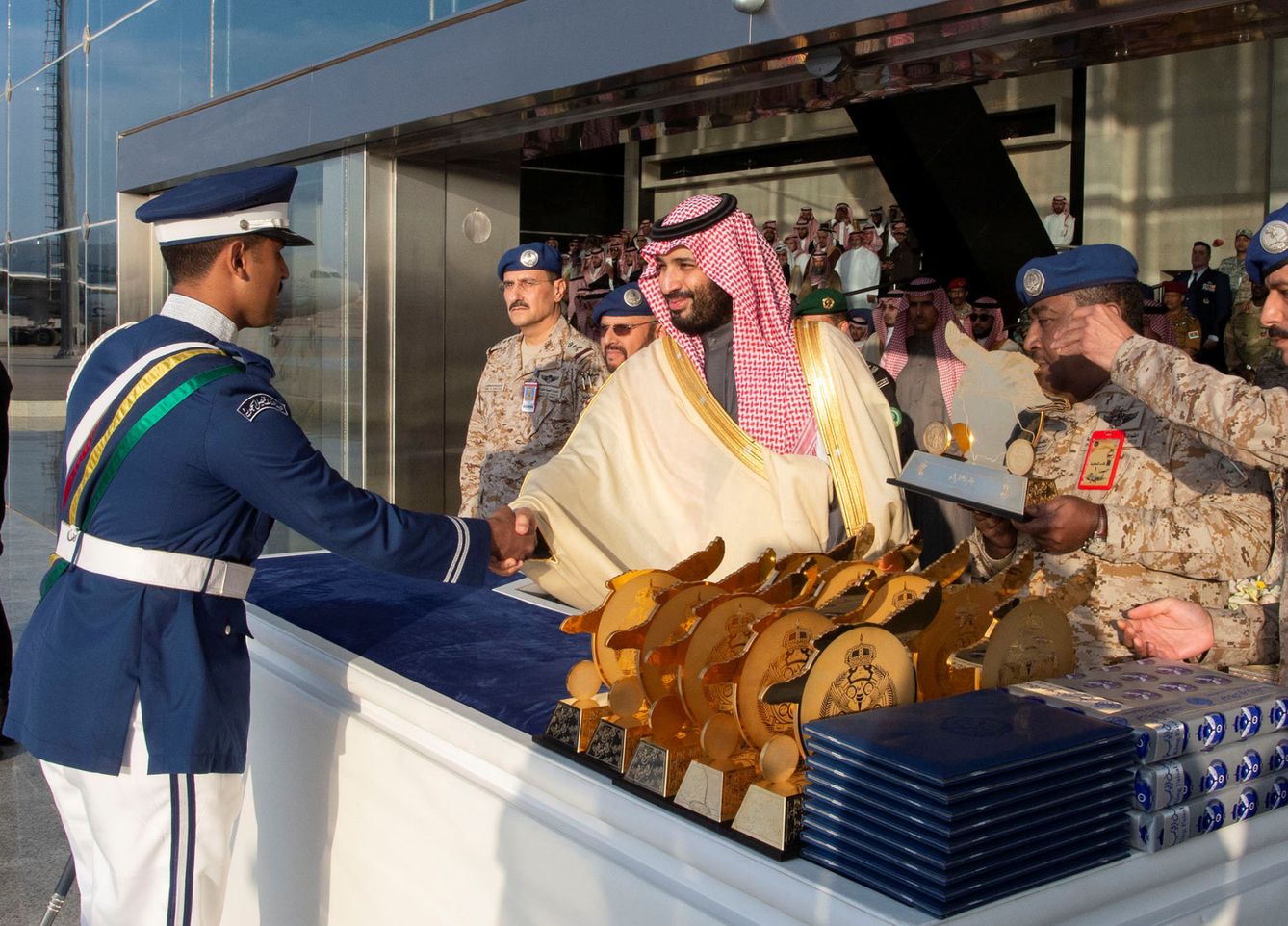 Mohamed bin Salman, en una ceremonia de graduación de la Academia Aérea Rey Faisal, en Riad. (Reuters)