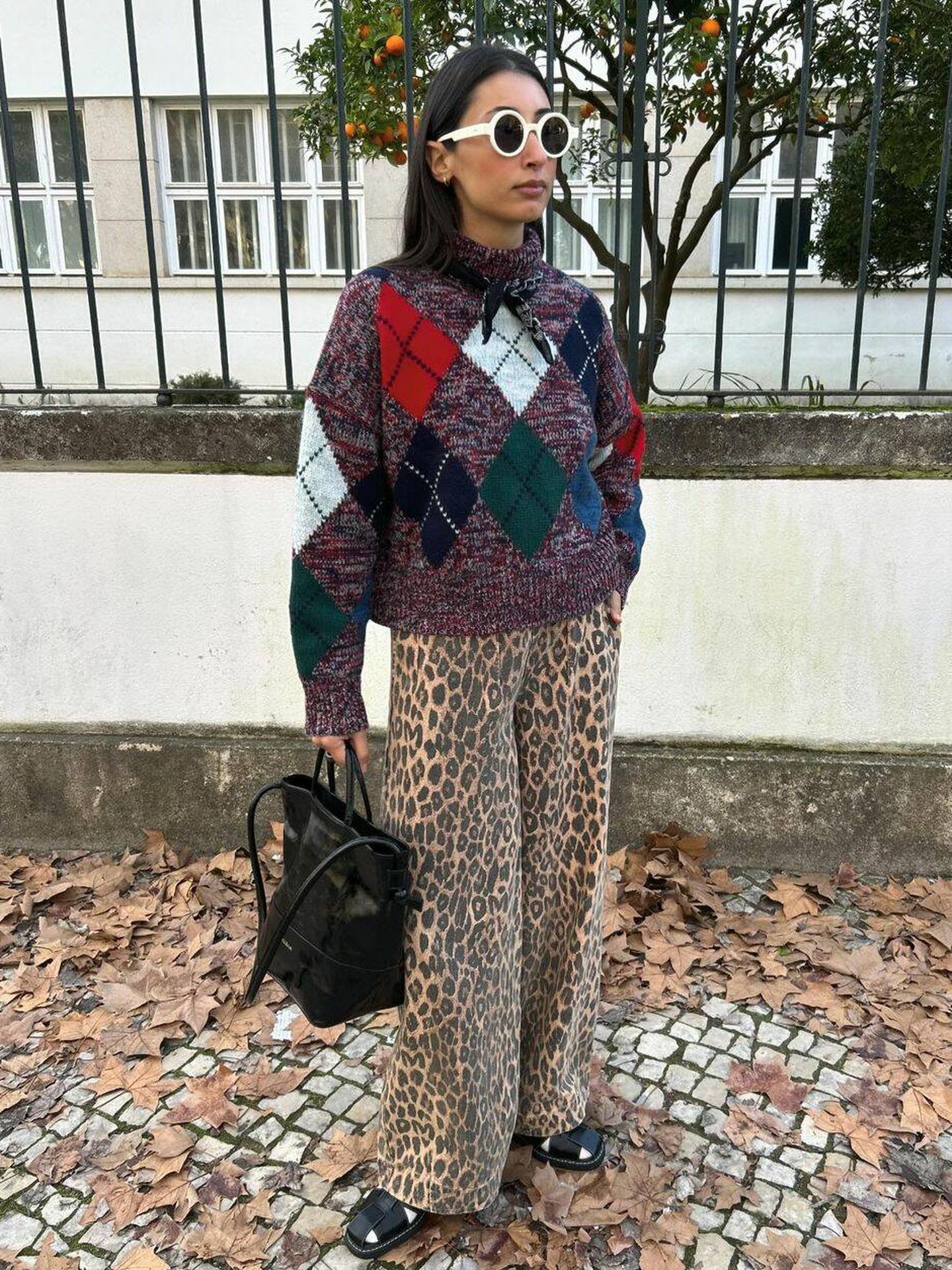 Pantalón de estampado de leopardo y jersey de rombos, ¿por qué no? (Instagram/@barbarasantiago.r)