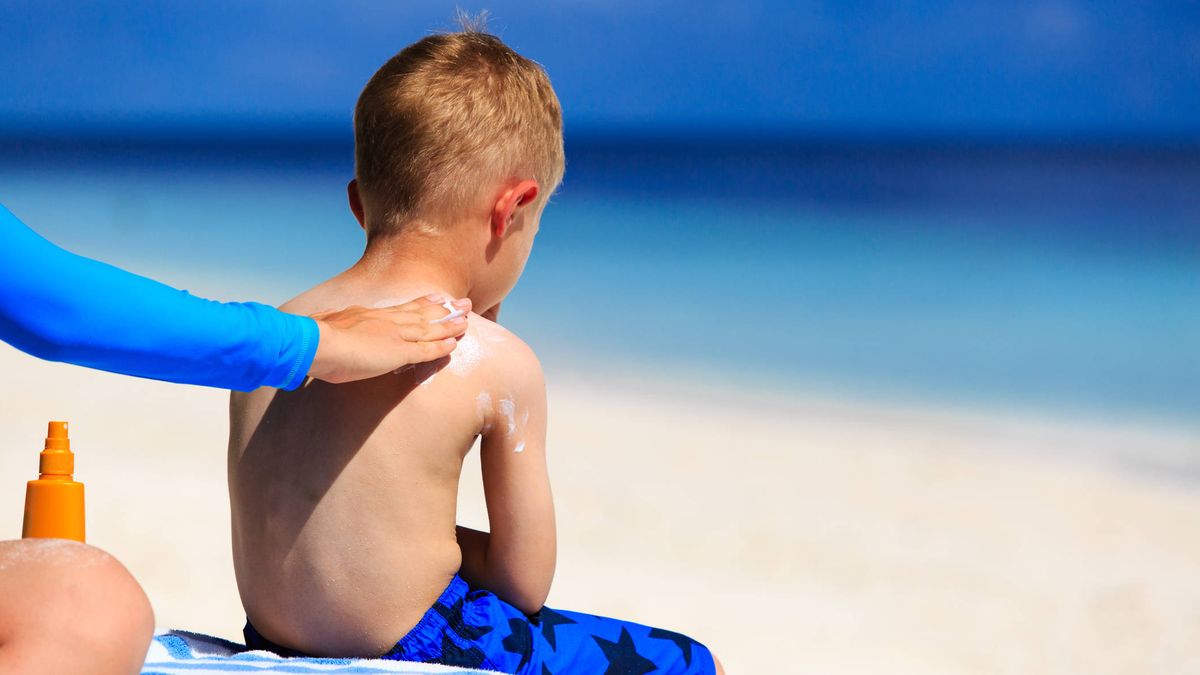 Las mejores cremas solares para que no se quemen los niños en verano, según la OCU