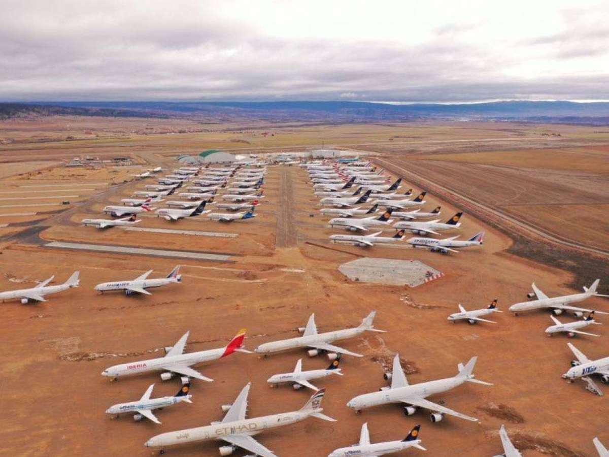 Foto: El aeropuerto de Teruel, un lugar donde se almacenan aviones. (EFE)