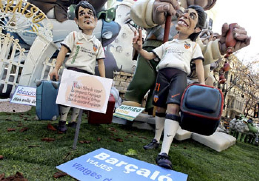 Foto: Las Fallas le sacan los colores al fútbol valenciano: "Villalonga te la clava ben fonda"