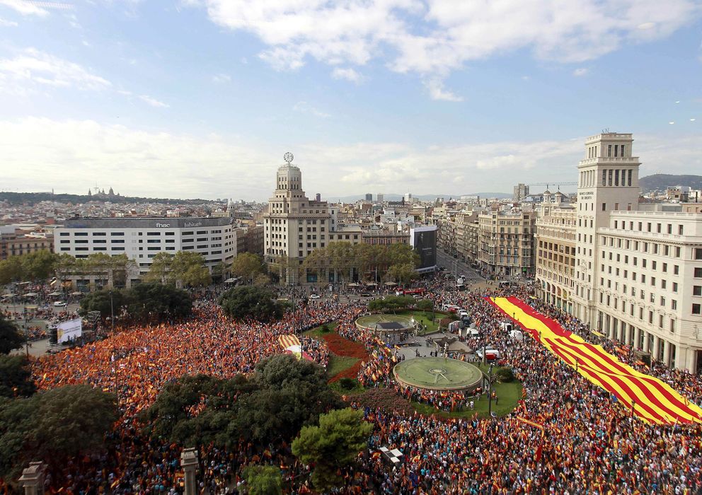 Foto: Manifestación promovida por la plataforma "Som Catalunya, Somos España" el pasado 12 de octubre en Barcelona (Efe)