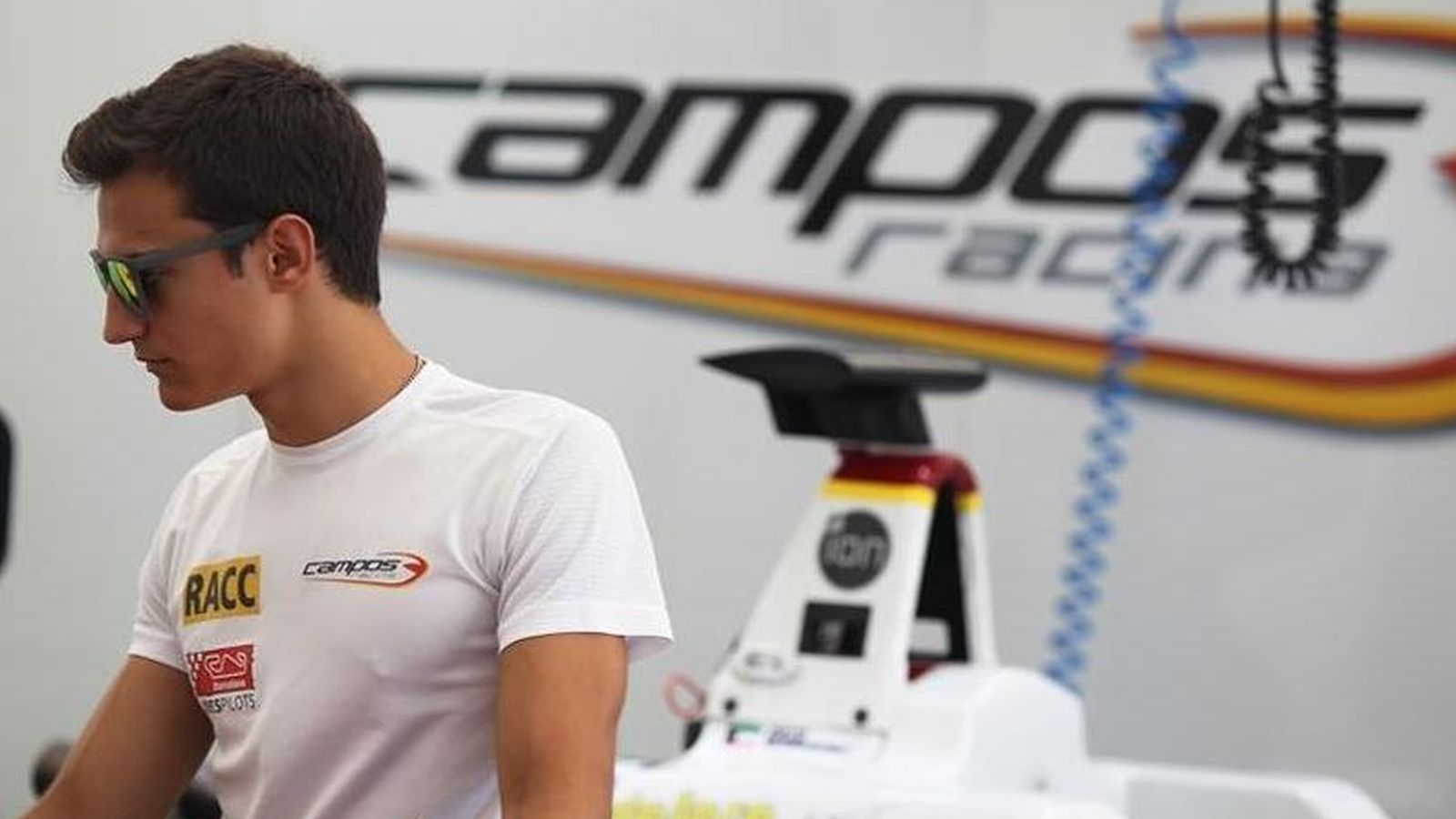 Foto: Álex Palou en el box de Campos Racing en la pasada temporada.