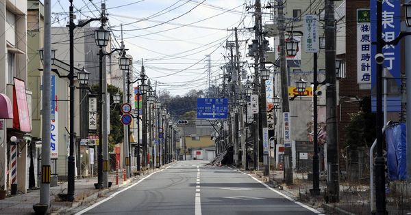 Foto: Una calle desierta de la abandonada localidad de Namie, en la prefectura de Fukushima (Japón). (EFE)