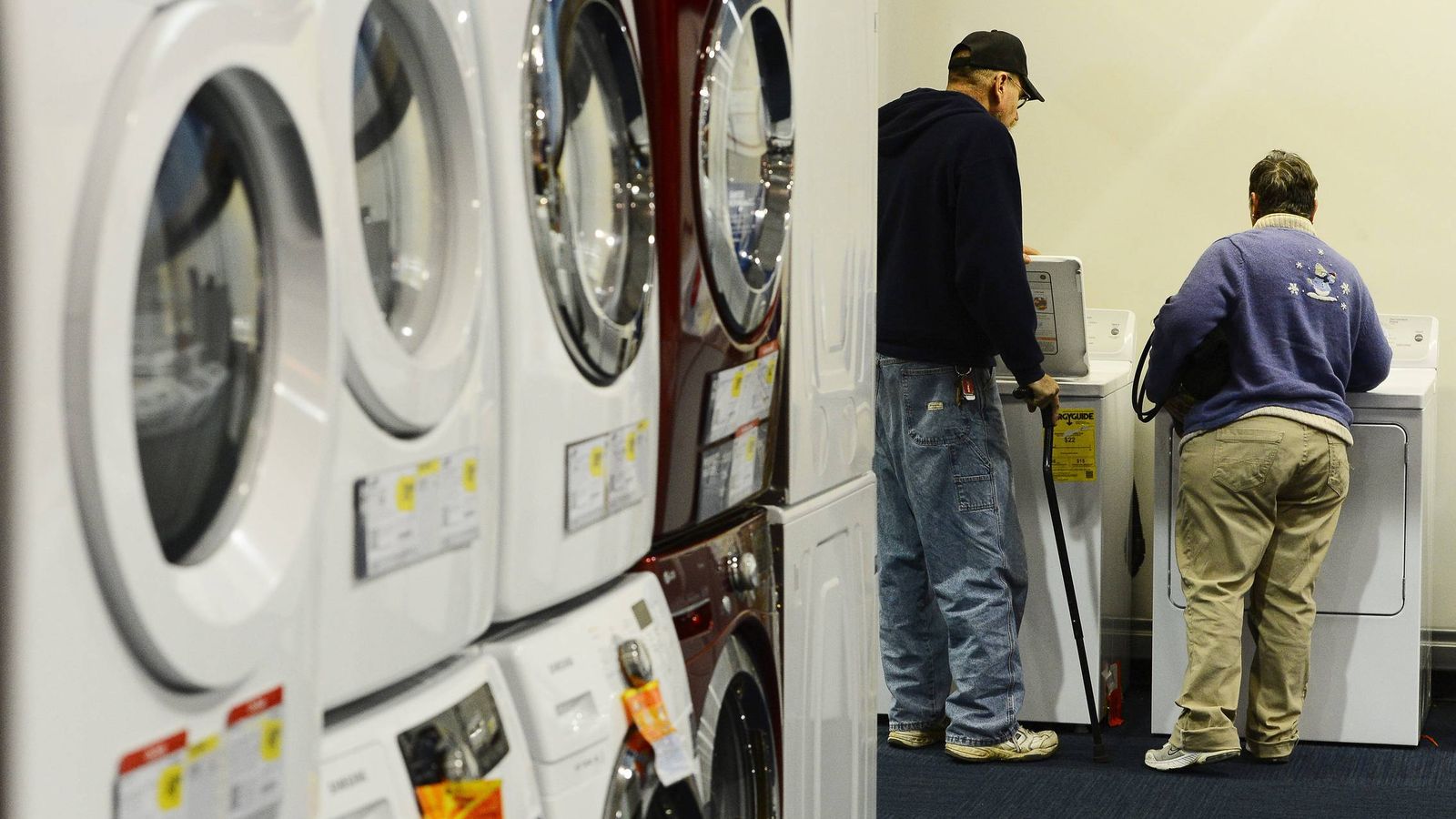 Foto: Las lavadoras duran ahora 11,9 años, dos menos que hace una década. (EFE)