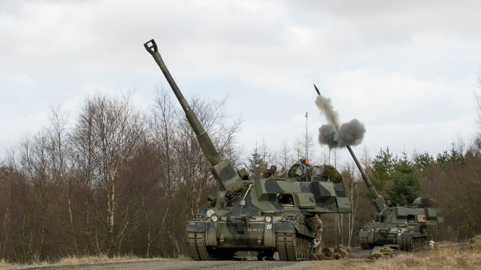Piezas de artillería autopropulsada AS90. (UK MoD)