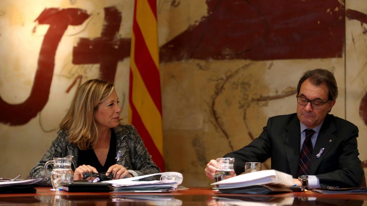 El Gobierno catalán en pleno se autoinculpa de desobediencia tras la querella a Mas