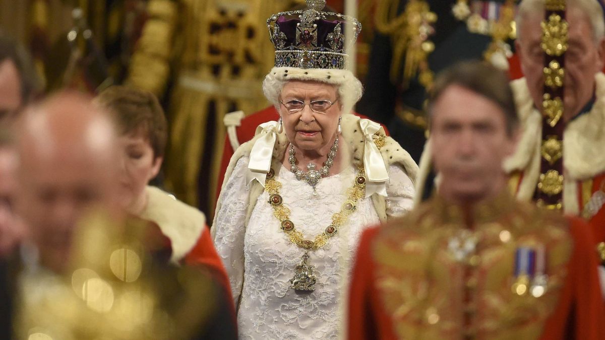 Isabel II, ausente en la apertura del Parlamento por primera vez en 59 años