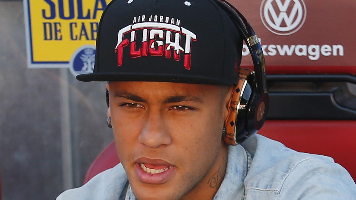 Neymar olvida su Porsche con un Ferrari de 300.000 euros