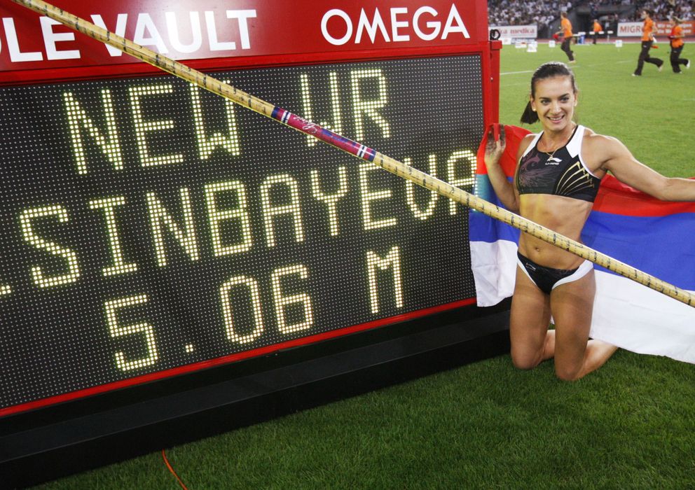 Foto: Yelena Isinbayeva bate un nuevo récord mundial en el Mitin de Zúrich (Reuters).