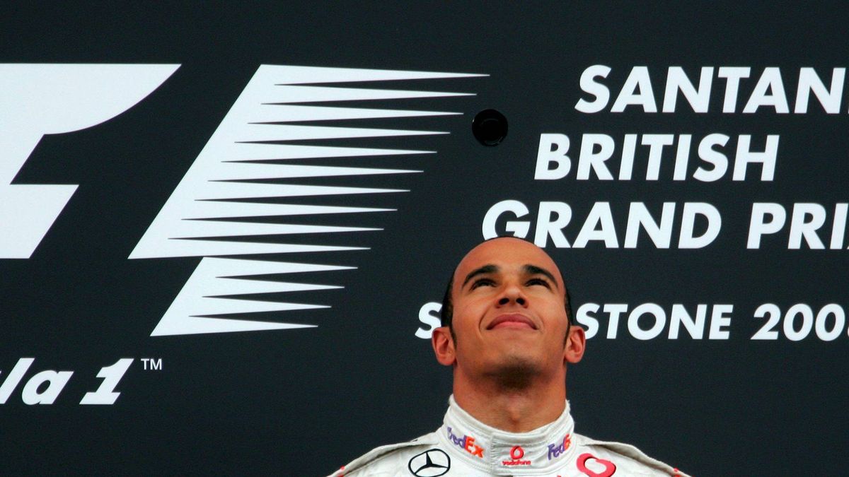 Cuando Hamilton pintó su mejor victoria en el lienzo mojado de Silverstone