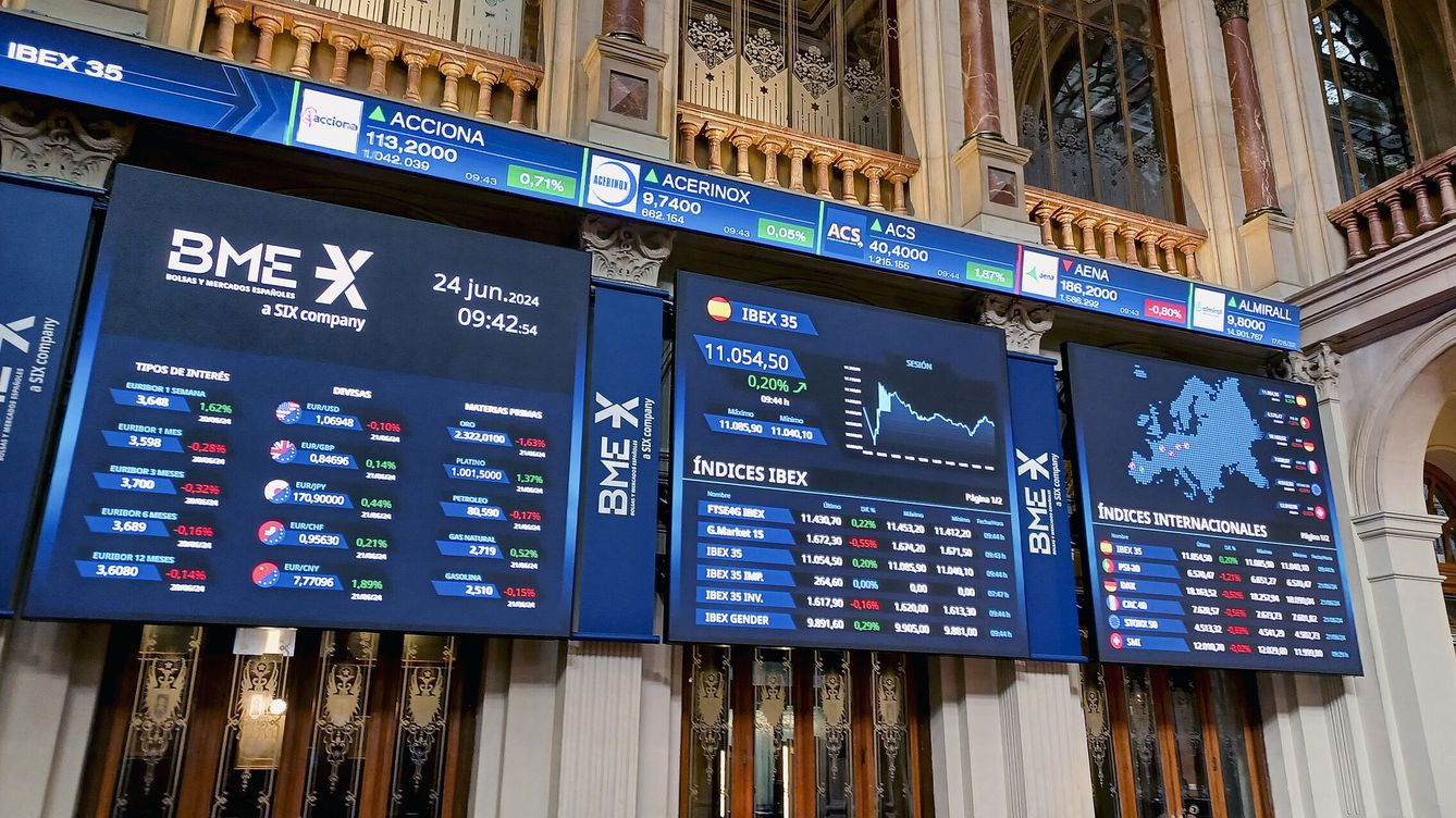 Foto: Bolsa e Ibex 35, en directo | Última hora de los mercados (EFE /Andrea Gallego )