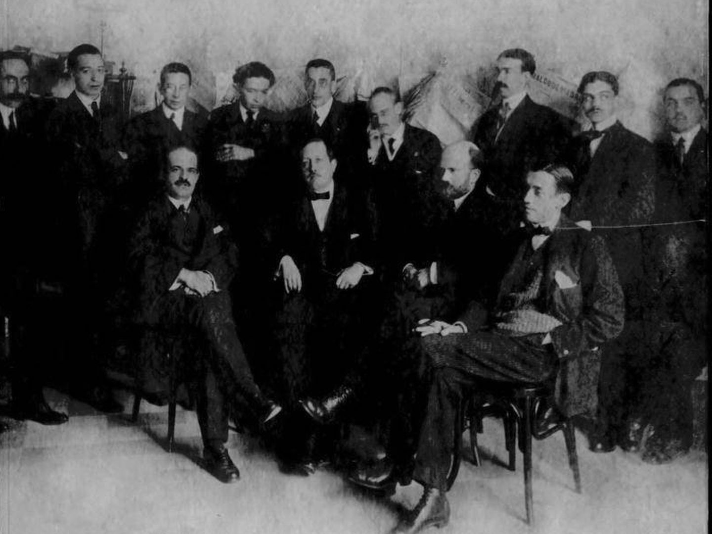 Parte de la redacción de la revista España. Semanario de la Vida Nacional en 1915. El primero por la izquierda es José Ruiz-Castillo. 