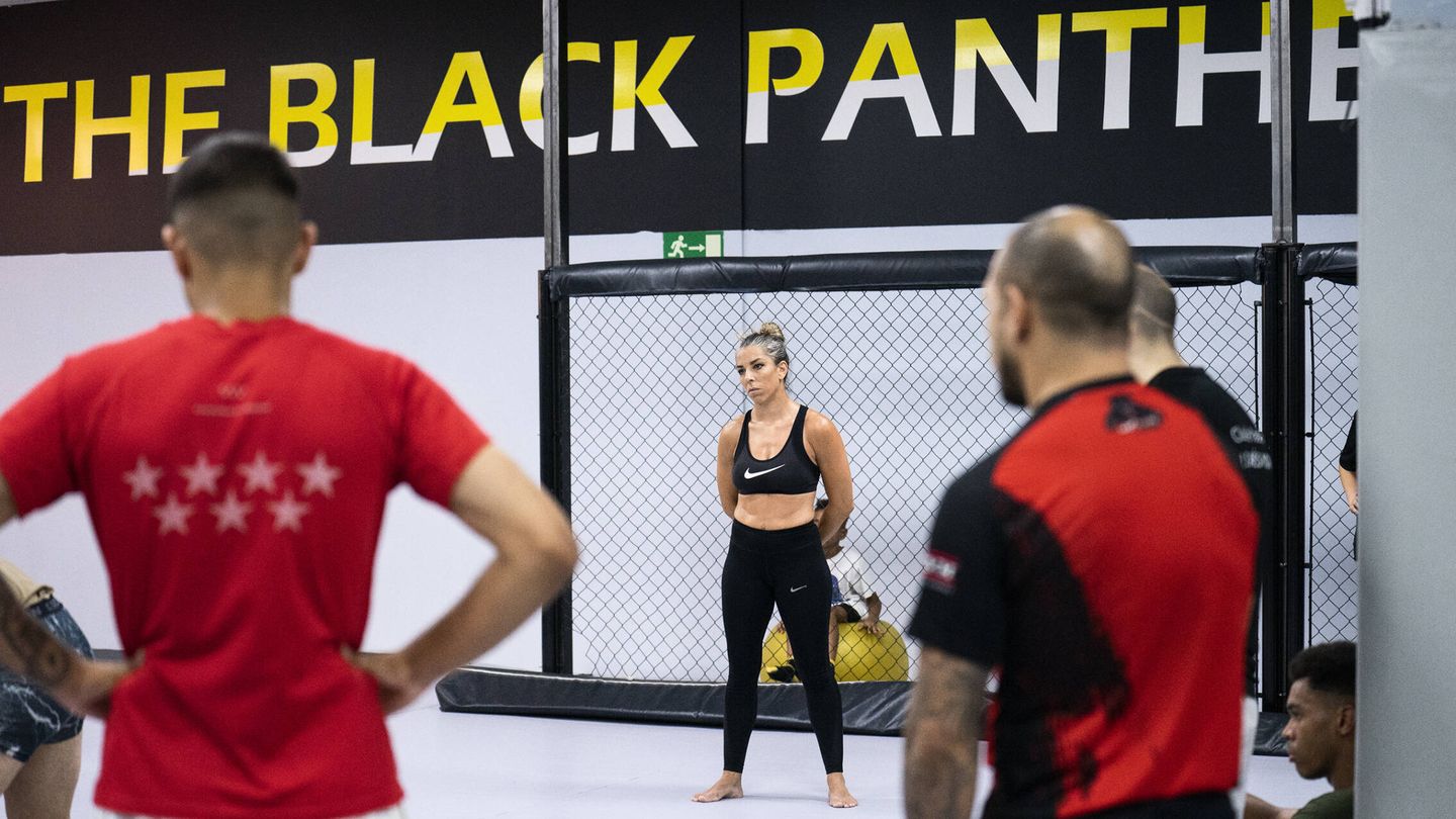 La luchadora de MMA, Inés Maesso, durante una clase de su gimnasio. (A.B.)