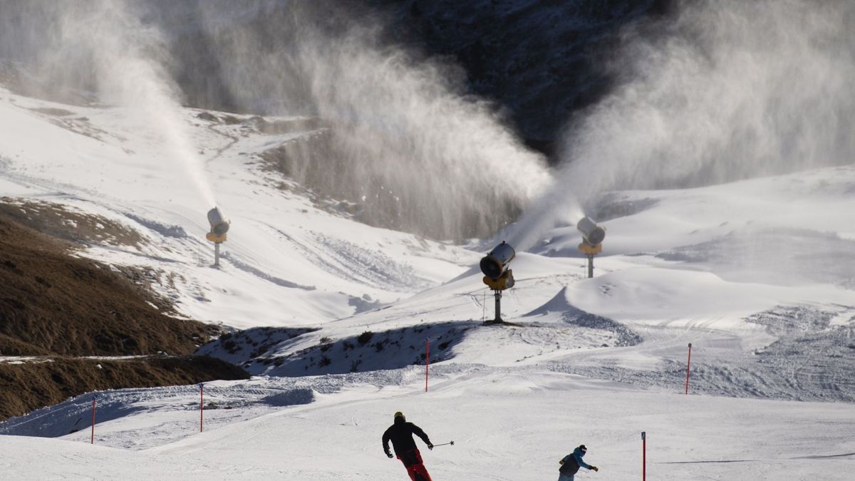 Francia quiere convencer a España y Suiza para que no haya esquí en Navidad