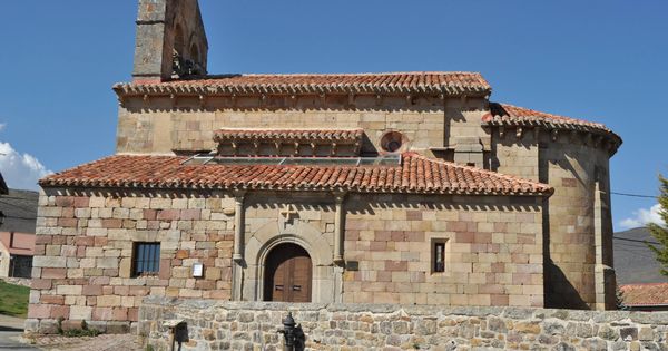 Foto: Iglesia de San Cornelio y San Cipriano situada en Revilla de Santullán, Palencia. (L.R.)
