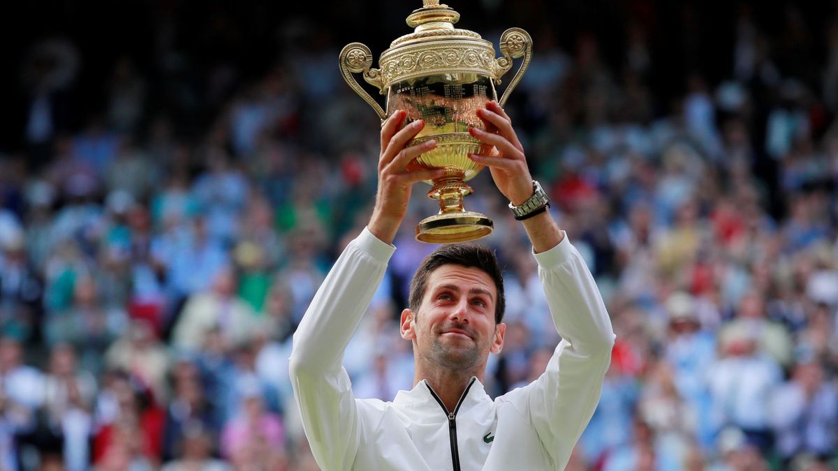 Novak Djokovic gana a Roger Federer en una de las mejores finales de Wimbledon