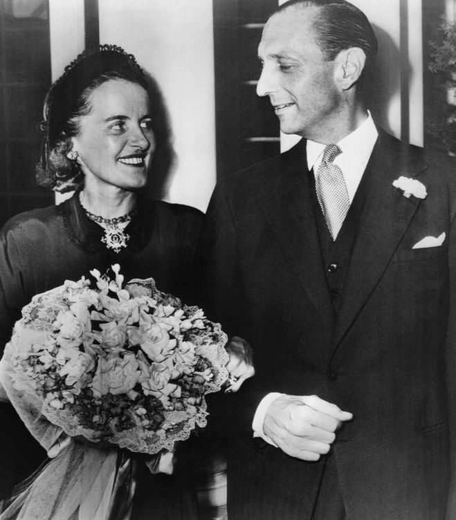 Louise Macy y Harry Hopkins, en su boda en el Despacho Oval de la Casa Blanca en 1942. (CP)