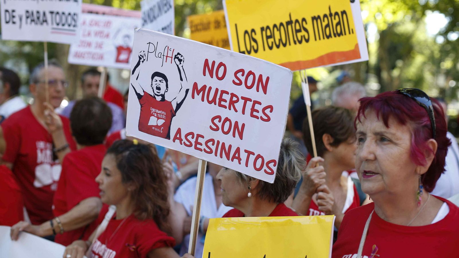Foto: Manifestación en 2015 para protestar contra los recortes sanitarios. (EFE)