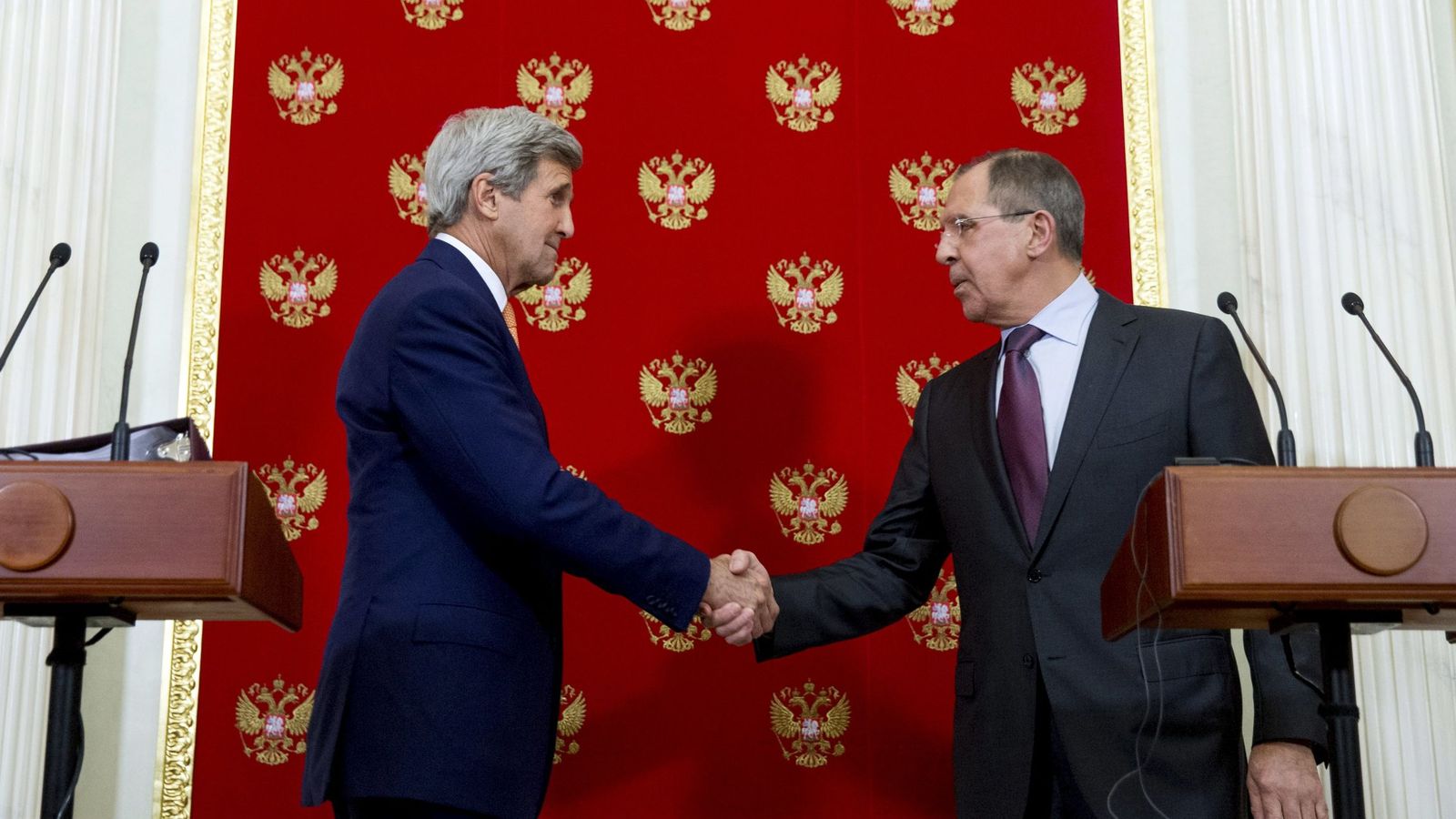 Foto: El ministro de Asuntos Exteriores ruso, Sergei Lavrov, y el secretario de Estado de EEUU, John Kerry, durante un encuentro en marzo. (Reuters)
